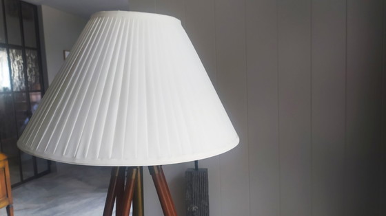 Image 1 of 1 lampadaire tripode vintage classique