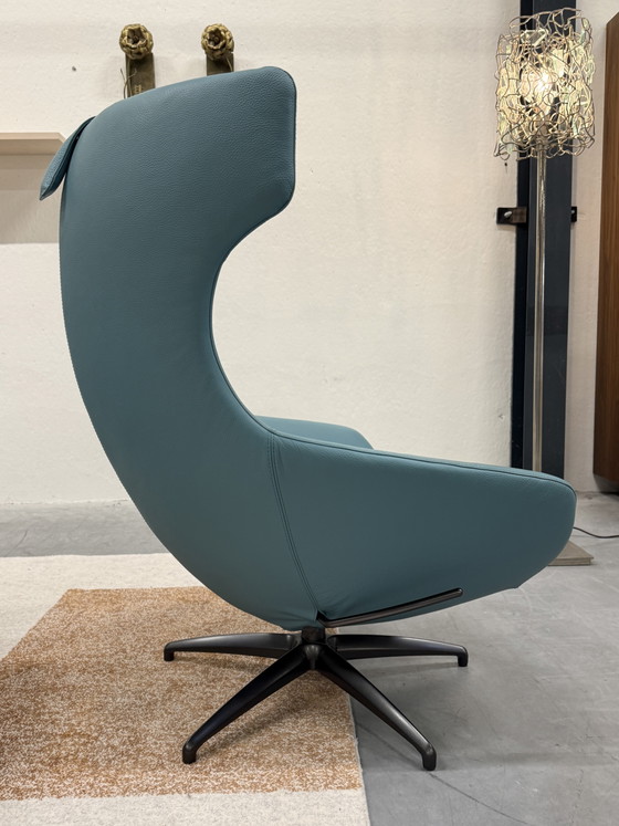 Image 1 of Poltrona Leolux Caruzzo plus con poggiapiedi in pelle blu