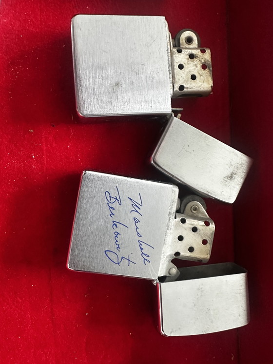 Image 1 of 9 vintage, stormbestendige benzineaanstekers met reclame-uitingen, gemaakt in de VS en Japan, waaronder 1 Zippo.