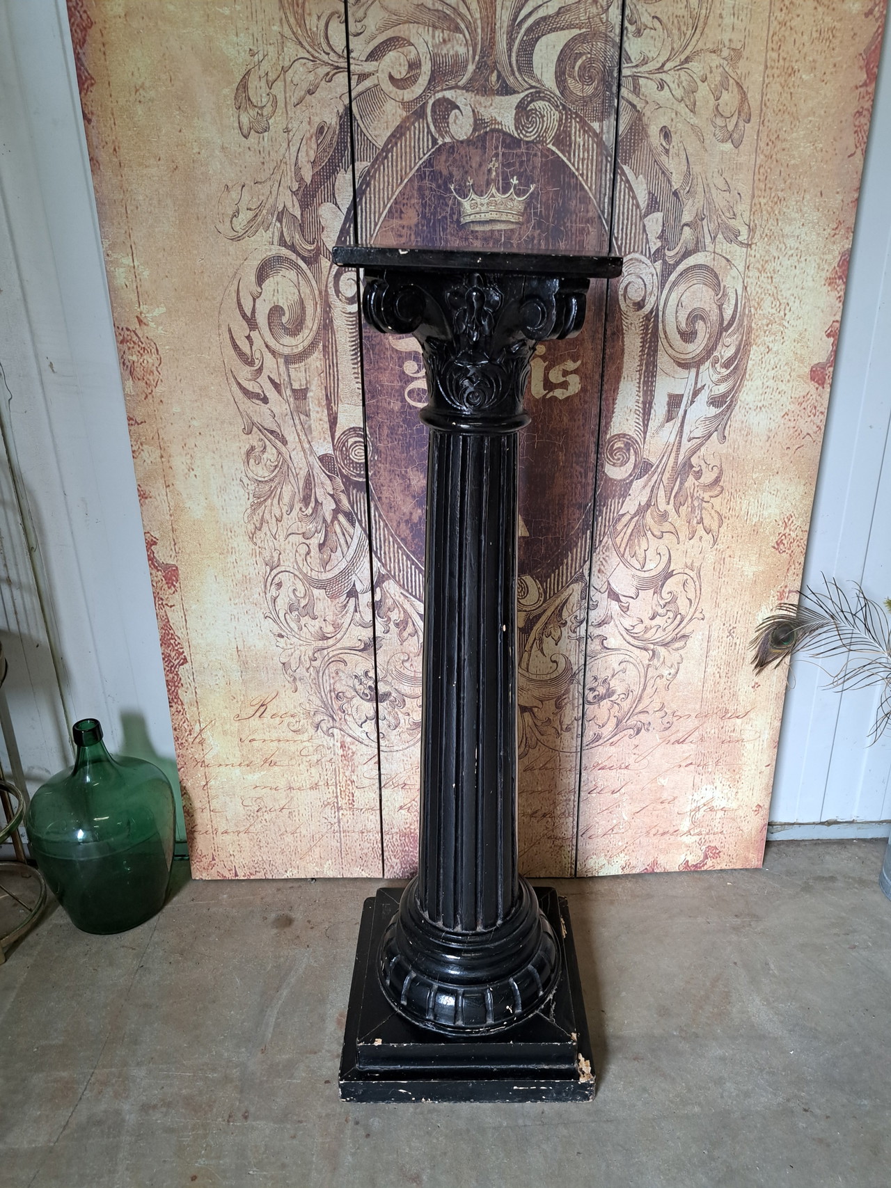 Estilo barroco antiguo, mesa para plantas, columna dim. 38vx38cm y 117cm de altura tablero 28x28cm....