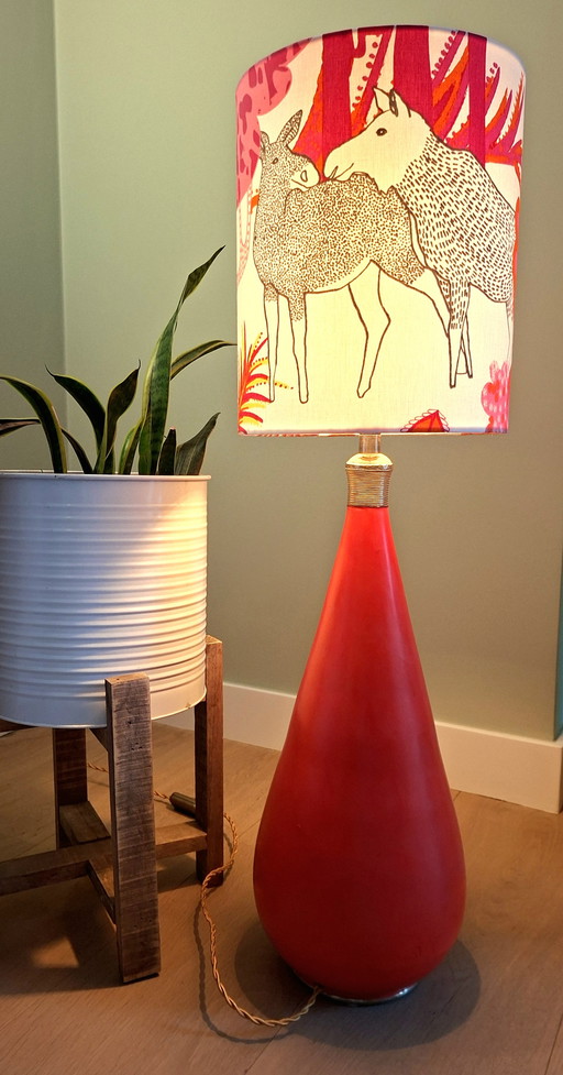 Lampada da tavolo di design fatta a mano con base in tadelakt: pezzo unico