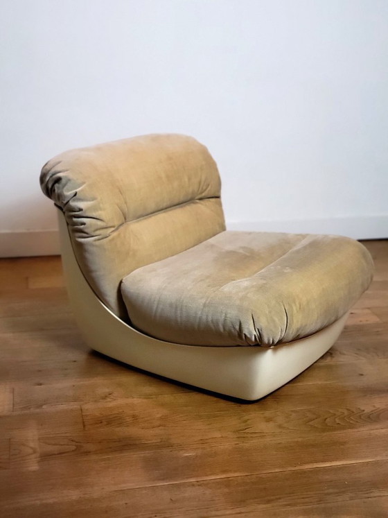 Image 1 of Fauteuil vintage de l'ère spatiale en velours doré