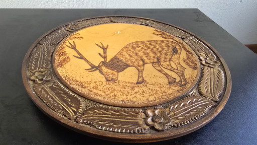 Vintage Schwarzwald handgeschnitzter Holzteller – 28cm Brandmalerei Hirsch Dekor