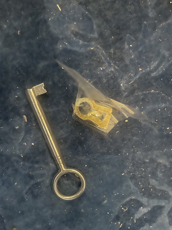 Image 1 of buffet ancien en noyer