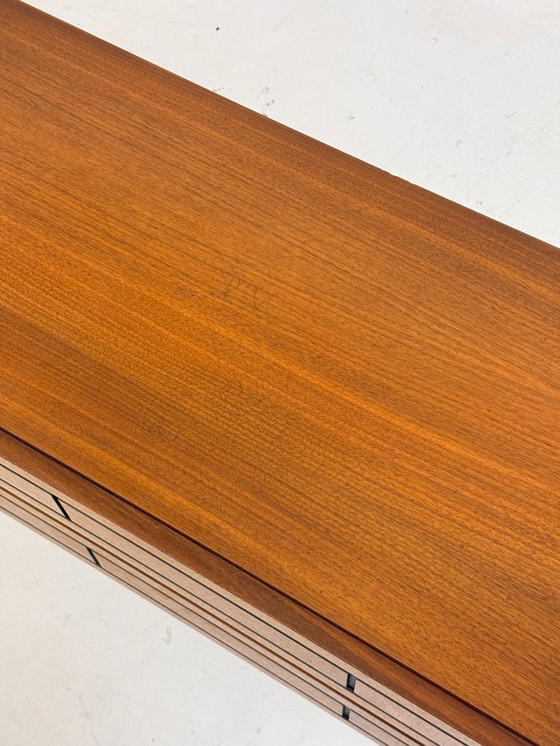 Image 1 of Buffet bas italien en bois avec lignes graphiques noires