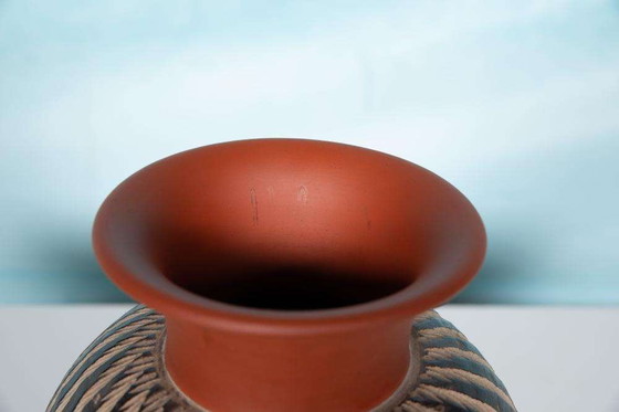 Image 1 of Vintage Wekara sgraffito vaas, minimalist ceramic vase