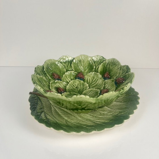 Image 1 of Ciotola/scolapiatti in ceramica a forma di foglia e fragola