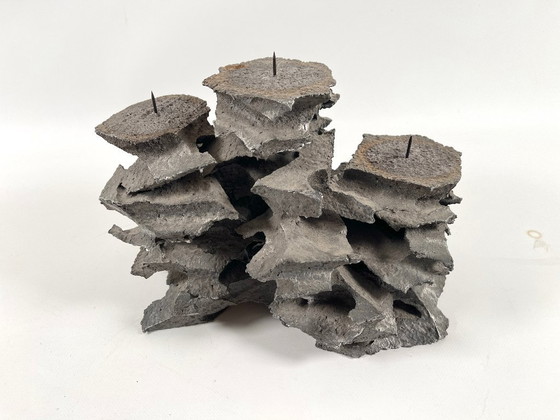 Image 1 of Bougeoir sculptural de style brutaliste en aluminium massif moulé