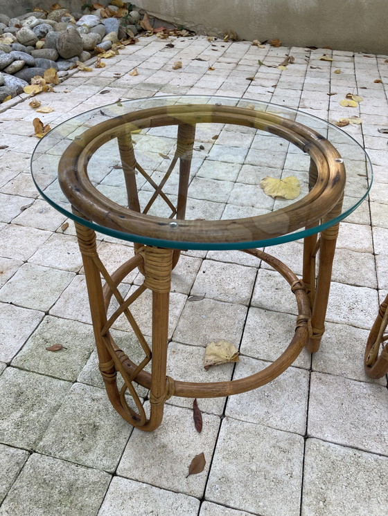 Image 1 of Pair of round coffee tables in rattan and glass, vintage 1960s