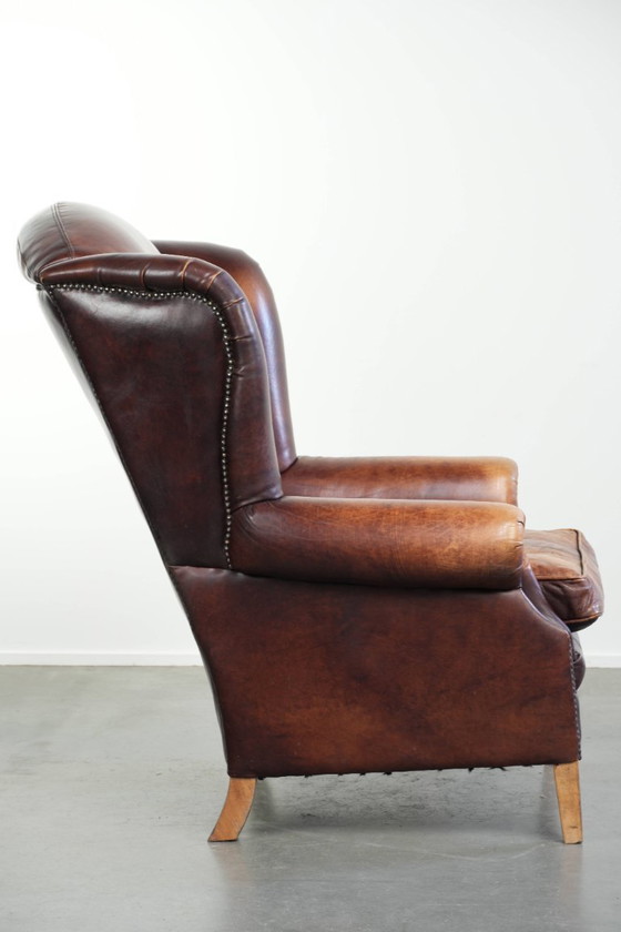 Image 1 of Comfortabele rundleren oorfauteuil in Engelse stijl met een prachtige warme kleurstelling en een karaktervolle uitstraling