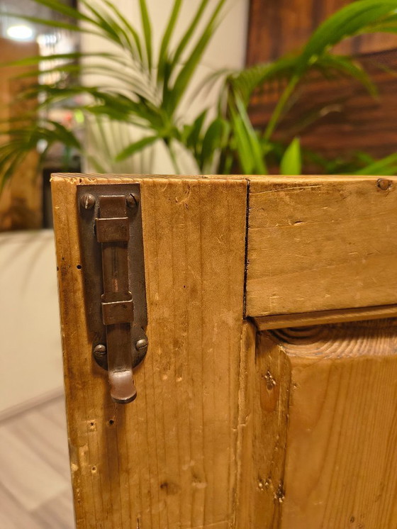 Image 1 of Antike Kommode aus Kiefernholz