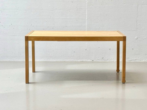 Grande table de salle à manger en chêne cendré avec plateau intégré de Seetal Swiss