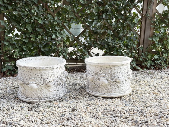 Image 1 of 2 grandi vasi decorativi vintage in cemento