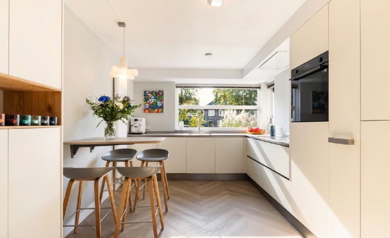 Image 1 of 4 Hay All about a Stool barkrukken