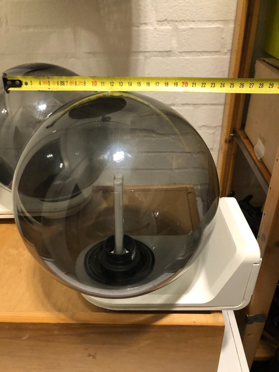 Image 1 of 2x Lampada da esterno Philips a sfera diametro 28 cm, sfere (trasparenti) su staffe da parete in metallo bianco