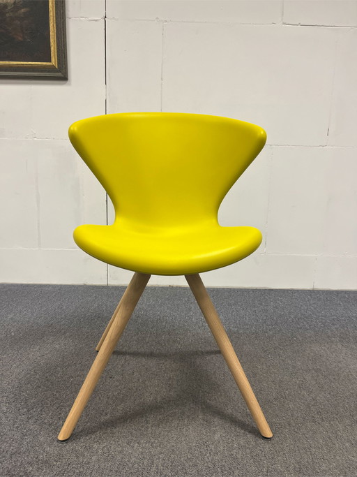 Silla conceptual Tonon de diseño amarillo