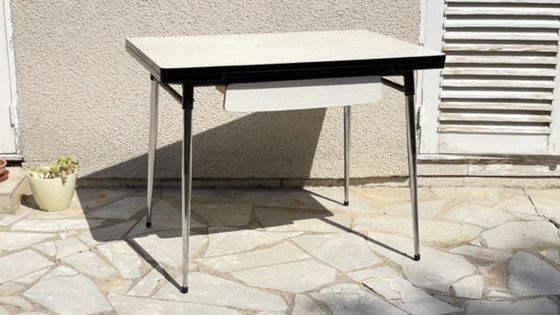 Image 1 of Table Bureau en formica à 2 rallonges vintage
