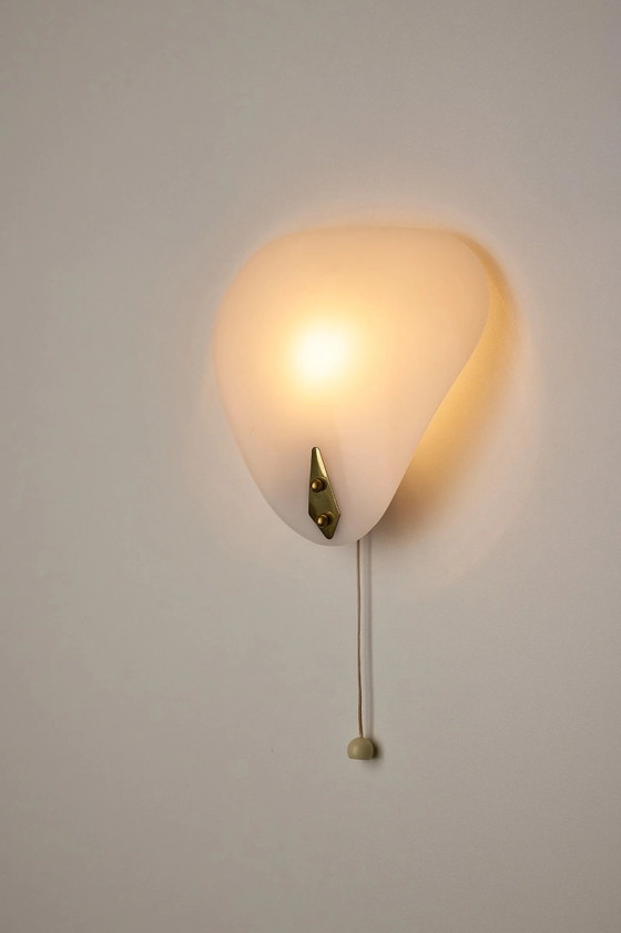 Driehoekige wandlampen van acryl en messing, Wit, Vintage (foto 5 van 9)