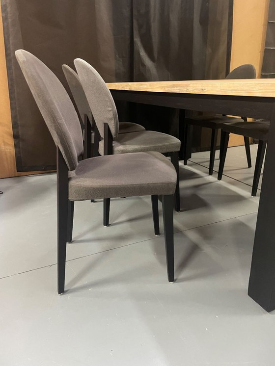 Image 1 of Grote eettafel met vierkante houten poten