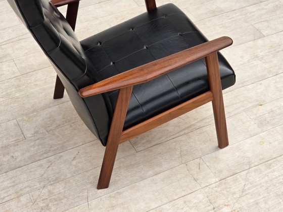 Image 1 of Deense fauteuil uit de jaren 70, zwart kunstleer, teakhout.