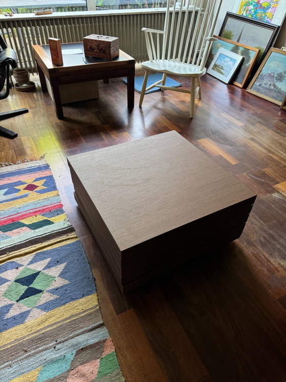 Image 1 of Extendable coffee table, dark wood color