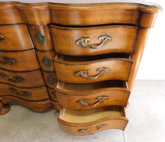 Image 1 of Traditionele dressoir/ladekast met 8 laden van fruithout van Century Furniture