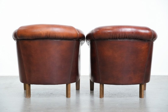 Image 1 of 2 x Vintage schapenleren clubfauteuil met siernagels 
