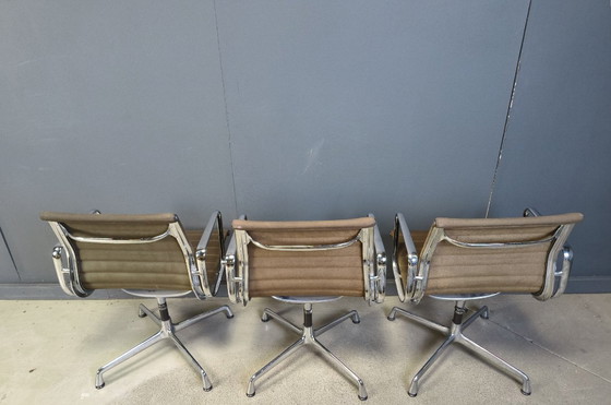 Image 1 of Paire de chaises de bureau vintage Eames pour Herman Miller EA108 Alu Range, années 1980 - lot de 6