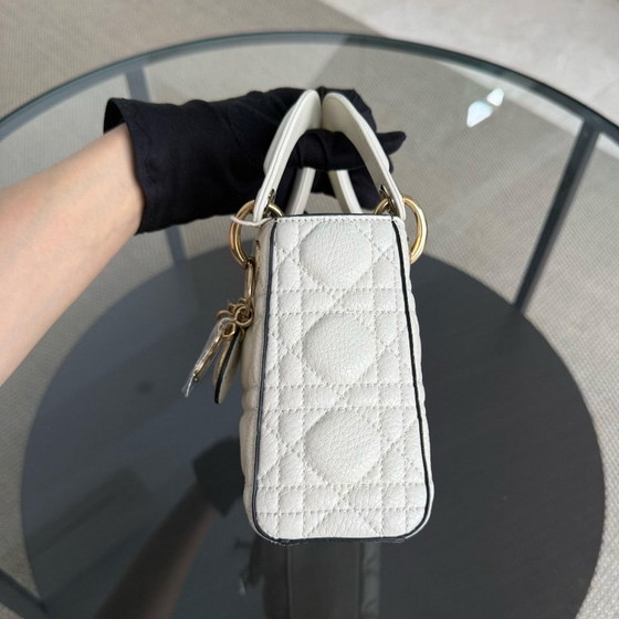 Image 1 of DIOR LADY MINI - PELLE DI VITELLO GRAMMATIZZATA CANNAGE, DETTAGLI IN ORO BIANCO