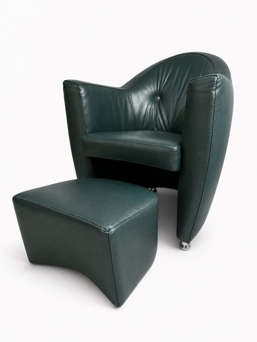 Sillón Leolux Carabita con otomana, tapizado en piel verde oscuro. – fauteuils, Leather, Metal