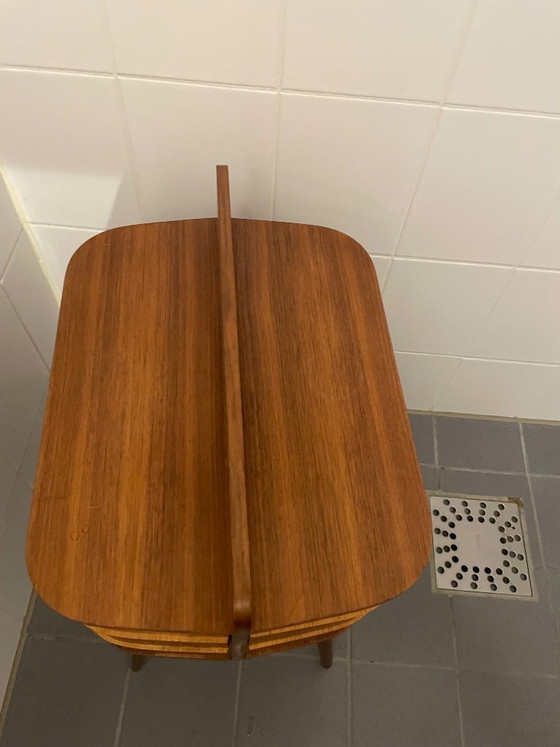 Image 1 of Teakhouten Naaikastje. Mid-Century, Scandinavisch Design. Unieke Tijdcapsule uit deze tijd door de Oorspronkelijke Inhoud 
