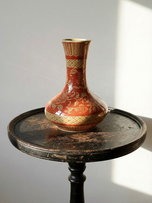 Chinese vase, 20th century, hand-painted ceramic, unusual shade of red