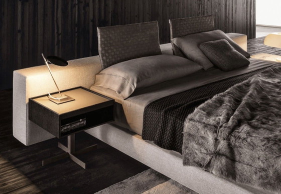 Minotti Yang Letto Materasso 180x200 + Lati + Pouf in Pelle – Letti matrimoniali, Legno (photo 2 of 10)