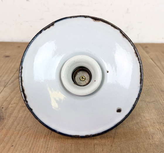 Image 1 of Industrielle Hängelampe aus grüner Emaille, 1950er