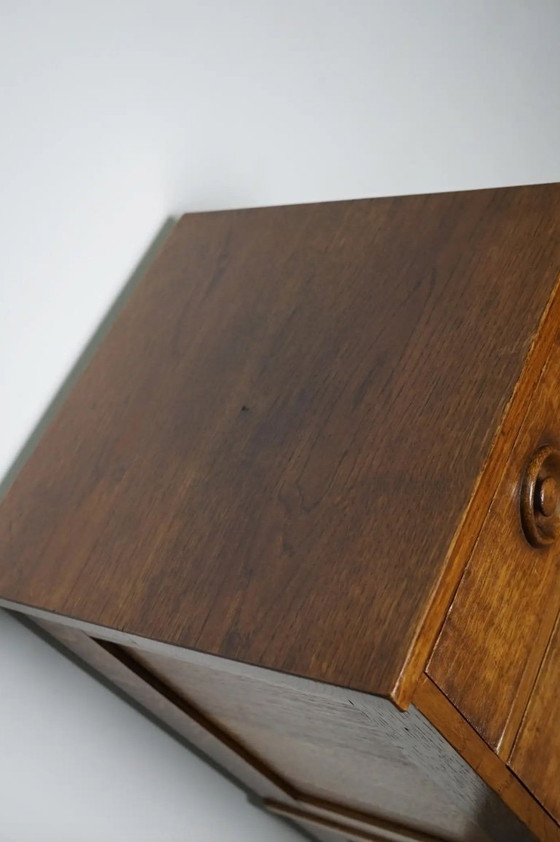 Image 1 of Mobiletto per medicinali in quercia inglese, anni '30