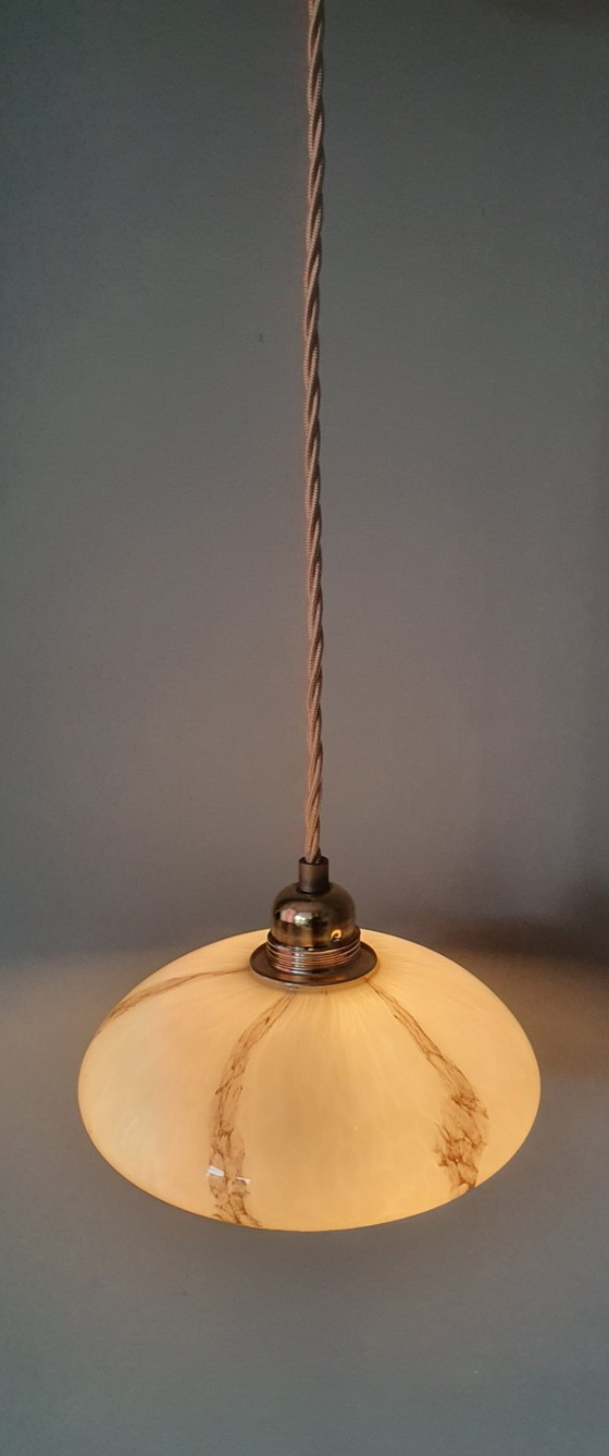 Image 1 of Lampada a sospensione vintage in vetro opalino effetto marmo, in stile Art Déco.