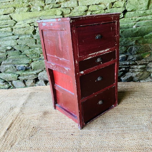 Atypical 4-drawer chest