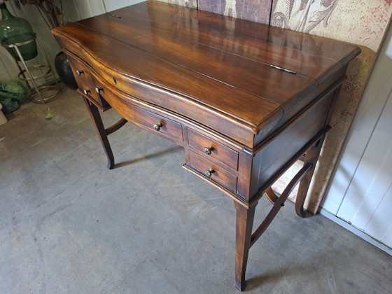 Image 1 of Klassieke Engelse openklapbare schrijftafel, secretaire, desk met lederen inleg  afm. 106x57cm en 84cm hoog.
