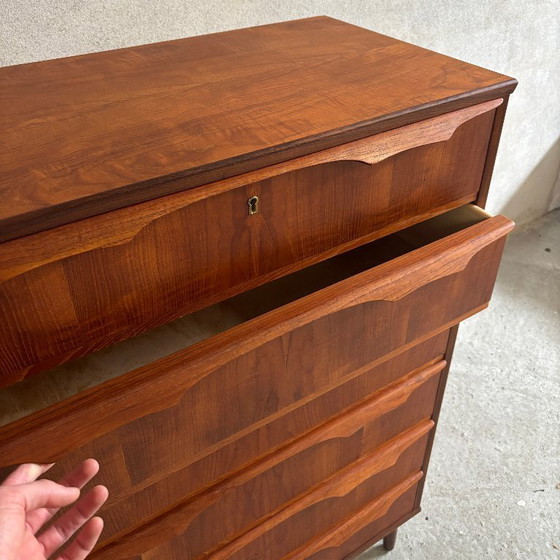 Image 1 of Teakhouten ladekast / tallboy — Denemarken, jaren 60