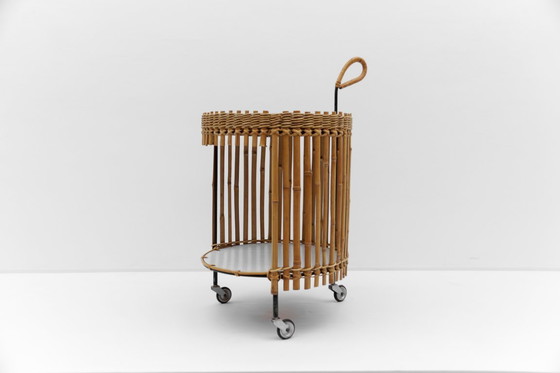 Image 1 of Set van 2 Mid-Century Modern ronde serveerwagens van bamboe, jaren 60,
