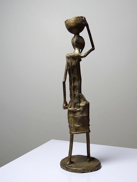 Image 1 of Statuette Africaine Bronze à la Cire Perdue Porteuse d'Eau Burkina Faso