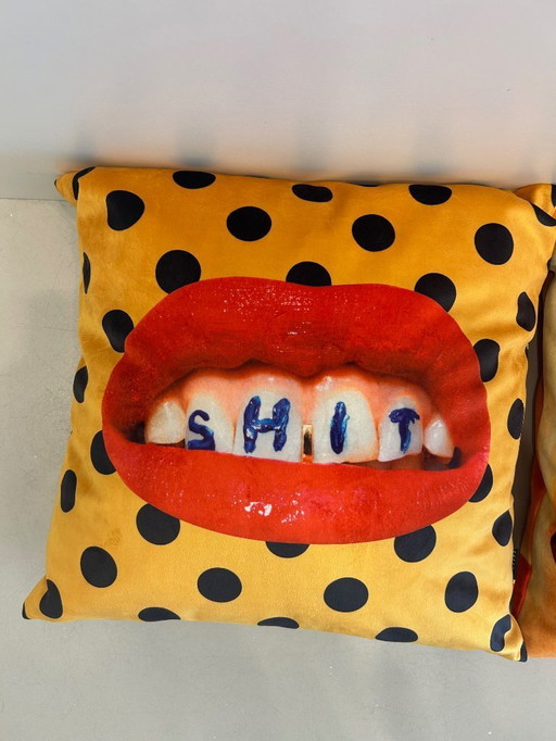 Coussin Seletti - papier hygiénique