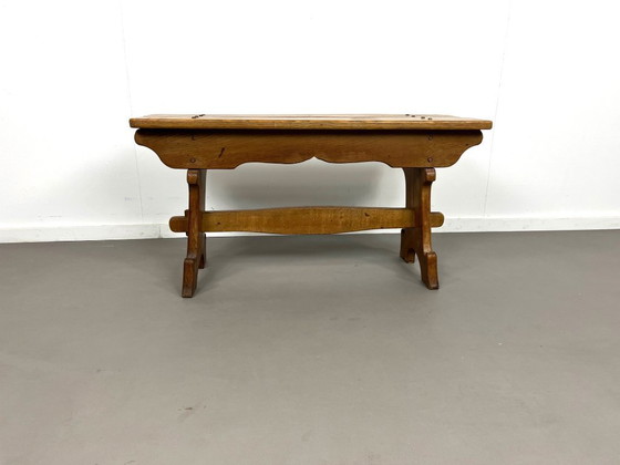 Image 1 of Pequeño banco francés de roble macizo, de la década de 1960.