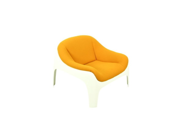 Image 1 of Exclusiva tumbona de fibra de vidrio de la era espacial diseñada por Sergio Mazza para Artemide.