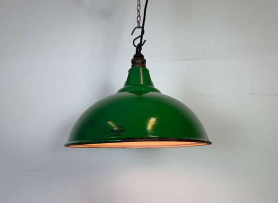 Image 1 of Lámpara colgante industrial británica de esmalte verde de Maxlume, década de 1960