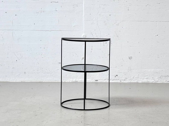 Table d'appoint sculpturale en métal noir et verre fumé – Tables basses, Glass (photo 15 of 18)