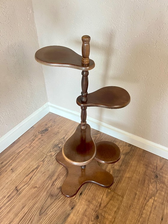 Image 1 of Mid Century Porte-fleurs en noyer, fabriqué à la main en Allemagne dans les années 1960 bon état vintage, tabouret pour fleurs