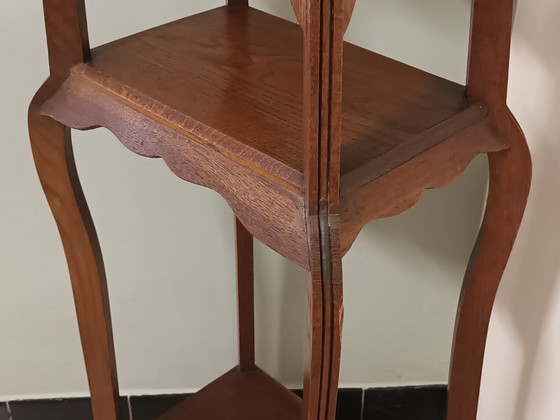 Image 1 of Antiker Pflanzentisch aus Holz