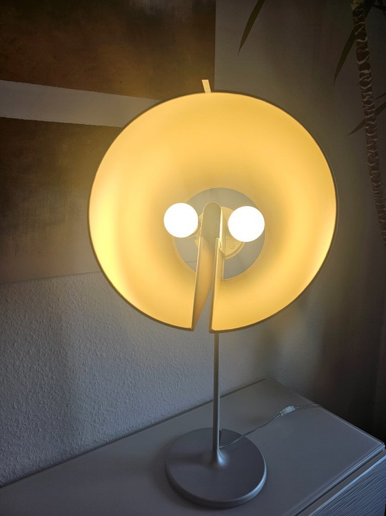 Artemide Melampo Tavolo – Large designer table lamp (Design: Adrien Gardère) – Aluminium, Cotton (photo 10 of 15)