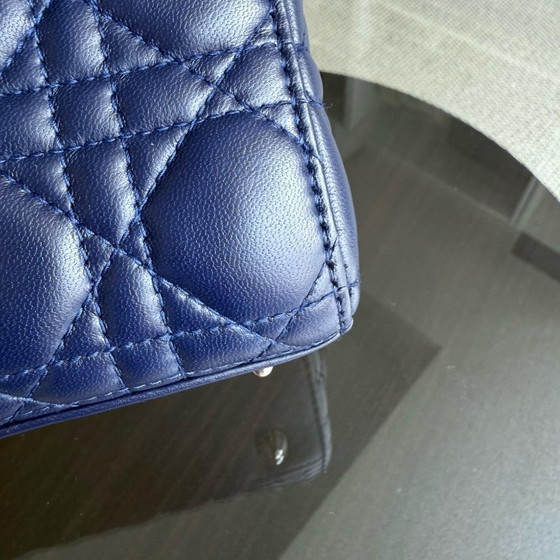 Image 1 of DIOR LADY SMALL FLAP - PELLE DI AGNELLO CANNAGE BLU SCURO CON DETTAGLI ARGENTO
